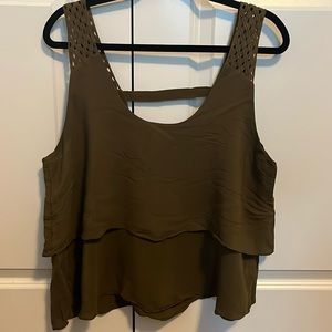 Green tank 💚! Shoulder lace detail